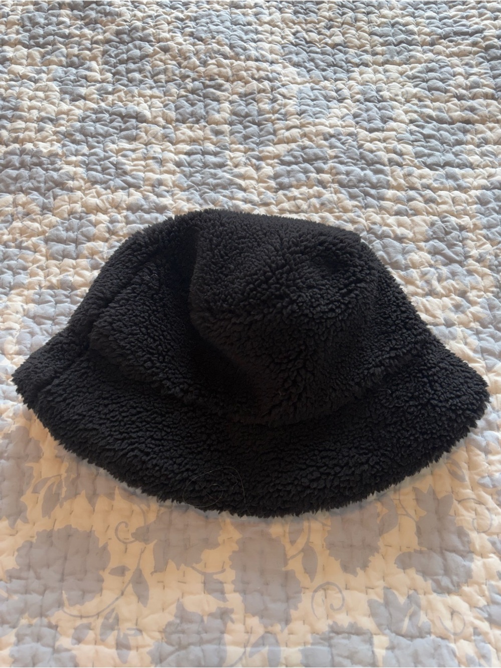 Alo Yoga Sherpa Bucket Hat - Picture 3 of 4
